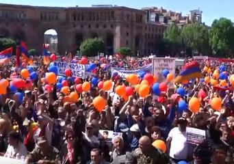 下载视频: Crowds Gather in Yerevan as Parliament Prepares to Vote on New PM