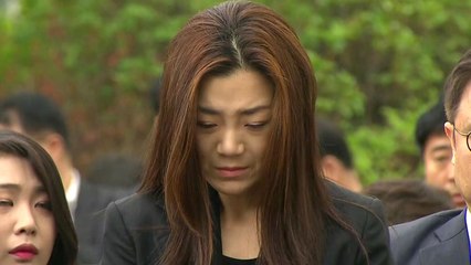 '갑질 논란' 조현민 "사람 없는 쪽으로 유리컵 던졌다" / YTN