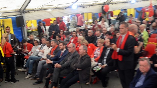 Le 1 mai du PS à Baudour avec Elio Di Rupo.Vidéo 1 Eric Ghislain