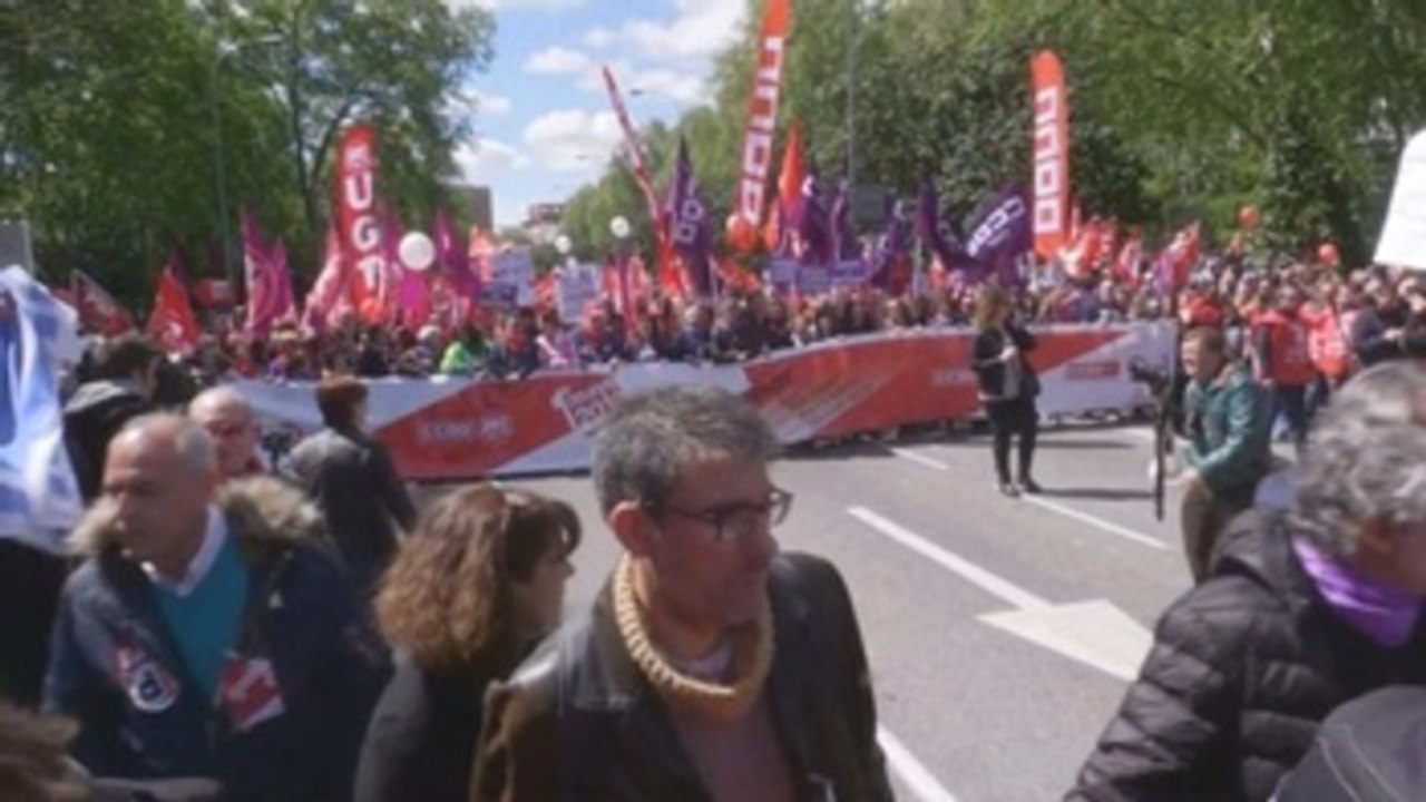 Miles de personas recorren las principales ciudades por mejores salarios y pensiones