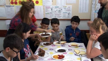 KBÜ öğrencileri, özel öğrencilerle pasta yaptı