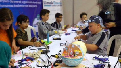 Çocuklar kendi yaptıkları robotlarıyla, yenilenebilir enerjiyi öğrendi