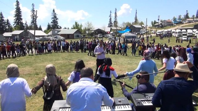 Öğrenciler yaylaya çıkarak doyasıya eğlendiler