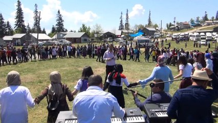 Öğrenciler yaylaya çıkarak doyasıya eğlendiler