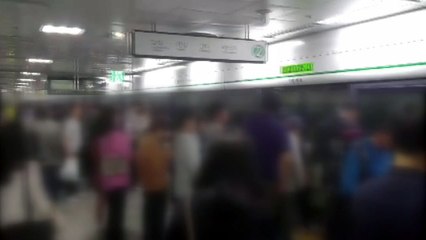 지하철 2호선 운행 한때 고장으로 중단 / YTN