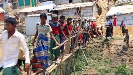 - Arakan'daki Vefalı Genç Ve Annesine Türkiye'den Destek