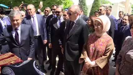 Cumhurbaşkanı Erdoğan'dan türbe ziyareti - BUHARA