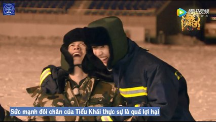 [Vietsub] Tiểu Khải cười khoái chí vì khả năng đá bóng siêu phàm 01.05.18