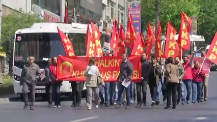Slogan atarak Beşiktaş Meydanı'na gelen HKP'li grup, gözaltına alındı - İSTANBUL
