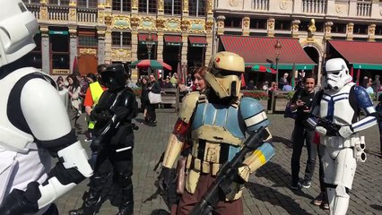 Le bourgmestre Close remet les clés de Bruxelles à Dark Vador