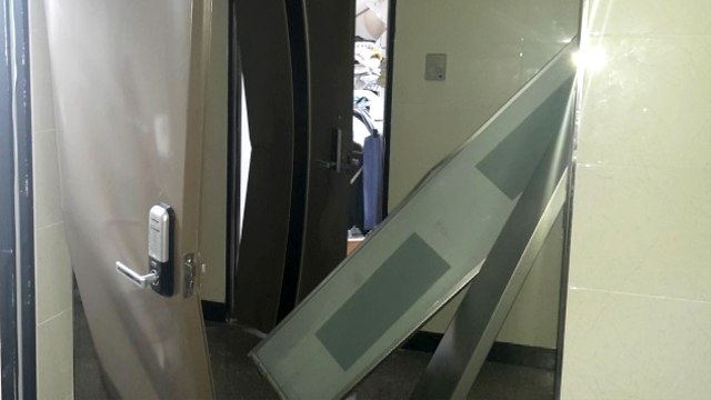 부산 빌라 가스폭발로 2명 부상...주민 대피 / YTN