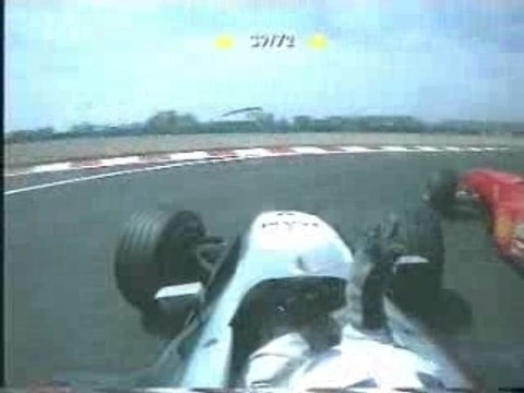 F1 2000 Magny Cours Coulthard fait un doigt à Schumacher