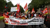 Macron'un politikaları Paris'te protesto edildi