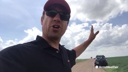 下载视频: Reed Timmer tracking severe storms moving through Kansas