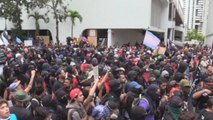 Policía de Puerto Rico reprime grupo de manifestantes por Día de Trabajadores
