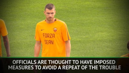 Roma players pay tribute to injured Liverpool fan at training