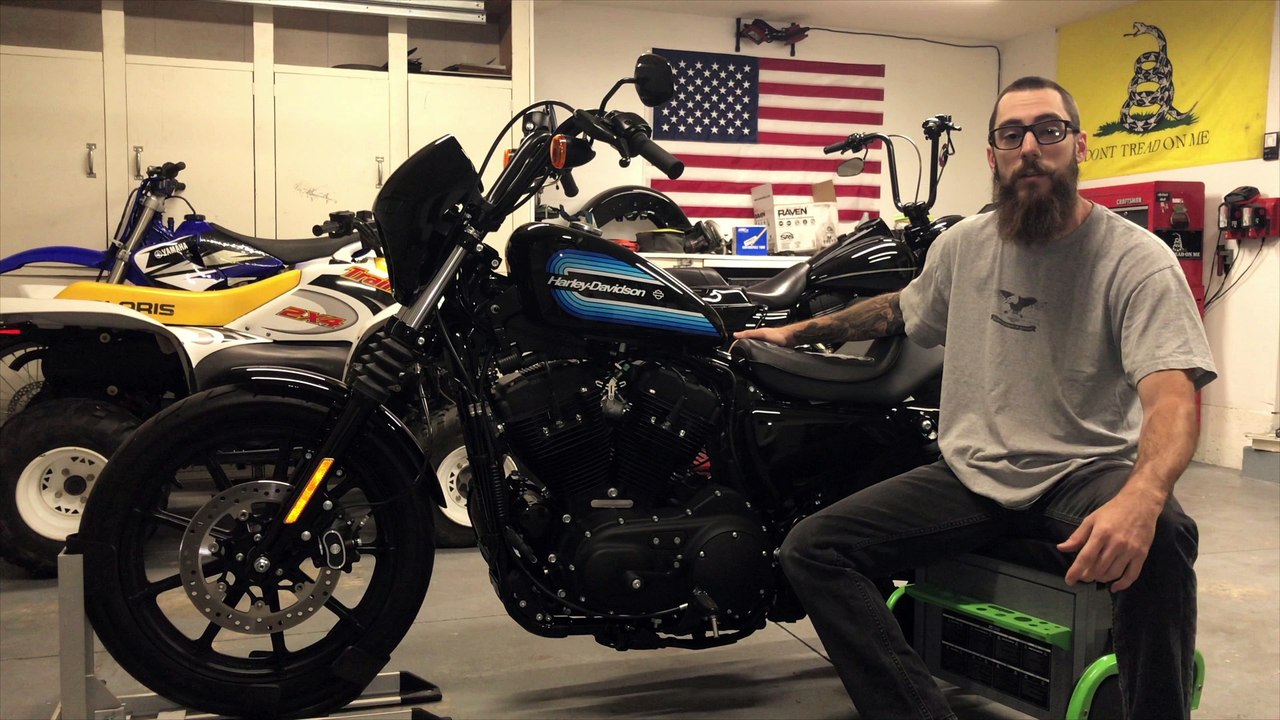 Harley-Davidson Sportster Iron 1200 Oil Change