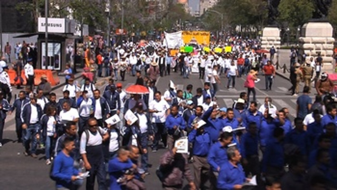 Mexicanos acusan que salario es "suficiente, pero para vivir en la pobreza"