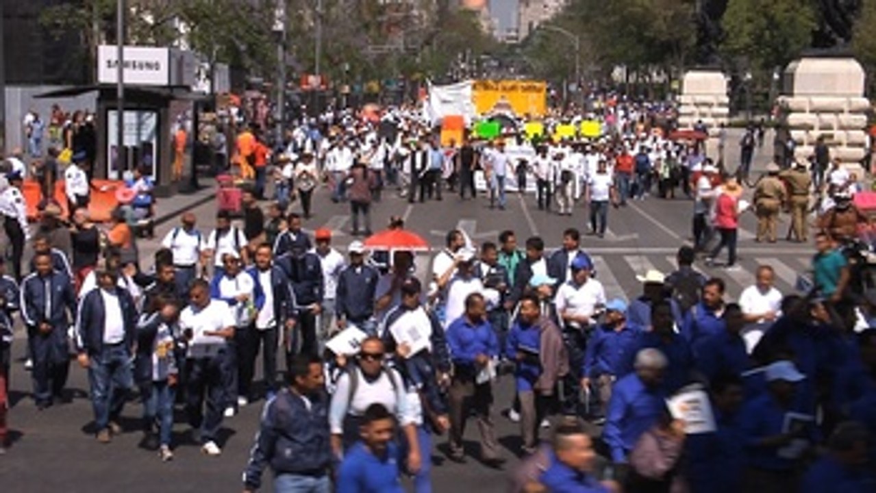 Mexicanos acusan que salario es "suficiente, pero para vivir en la pobreza"