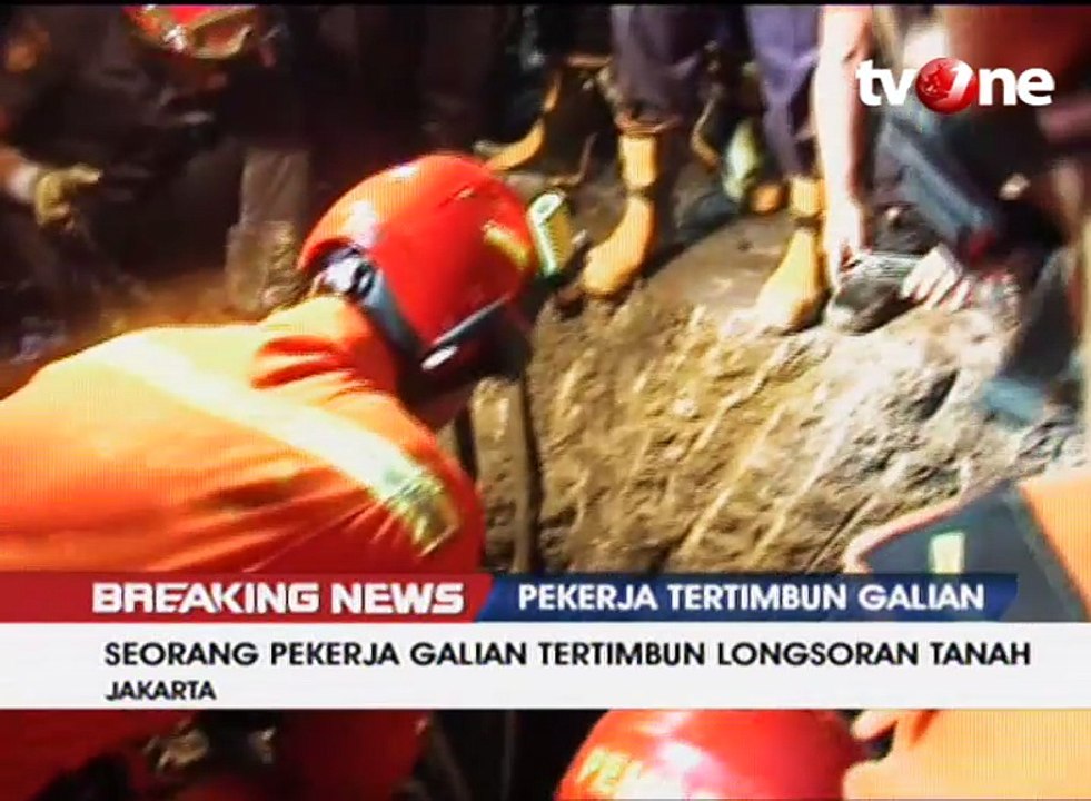Detik-detik Penemuan Jasad Korban Longsor Galian