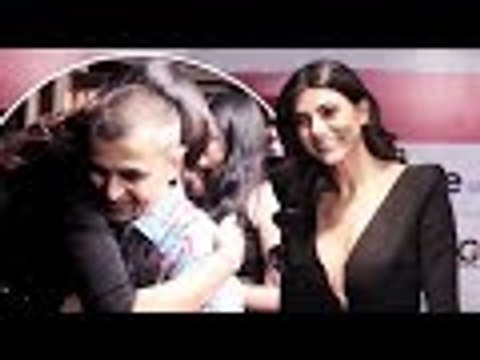 Sushmita Sen Cutely HUGS The Media Reporter | Bollywood Buzz