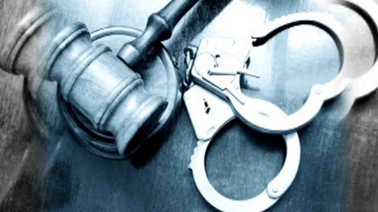 Video: Lady officer in Kasauli killed by hotel owner during demolition drive | Oneindia News