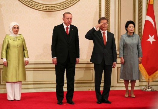 Güney Kore Lideri Moon, İstiklal Marşı Okunurken Asker Selamı Verdi