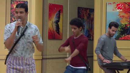 شباب مسرح مصر بيغنوا إلعب يالا بطريقة كوميدية