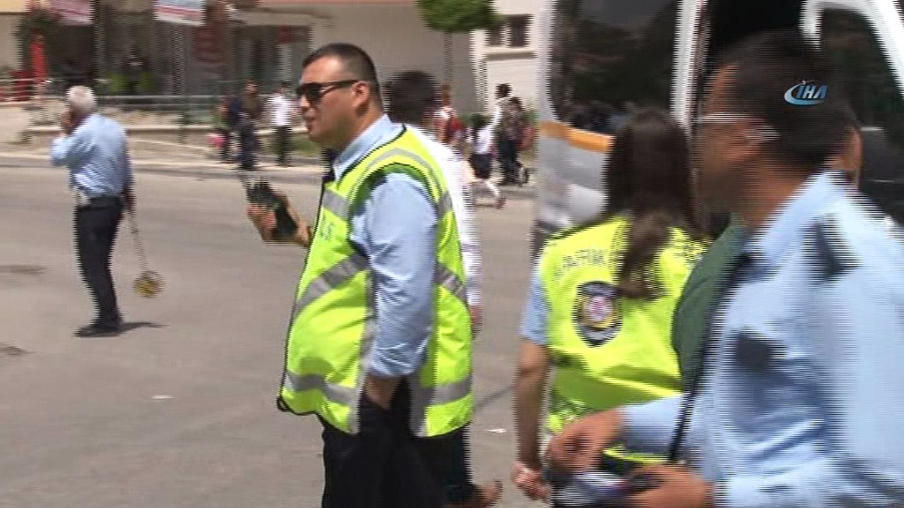 Öğrenci servisiyle ticari taksi çarpıştı: 4 öğrenci yaralandı