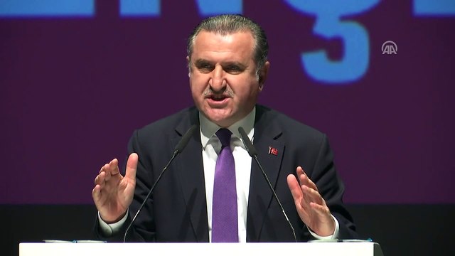 Bakan Bak:'Cumhurbaşkanı'mız gençlerin hem siyasette hem diğer alanlarda önünün açılması için pek çok adım attı' - İSTANBUL