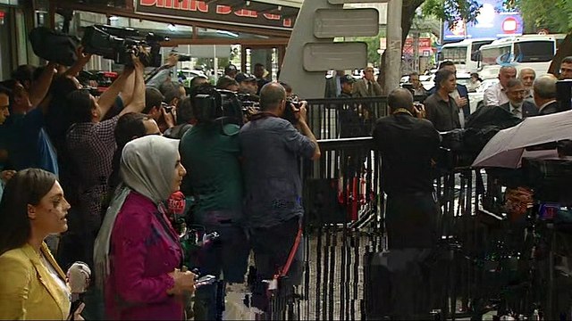 Saadet Partisi Genel Başkanı Temel Karamollaoğlu cumhurbaşkanı adaylığına başvuru için Yüksek Seçim Kurulu'na geldi.