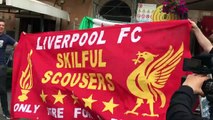 VIDEO - I TIFOSI DEL LIVERPOOL CANTANO 'WE LOVE LAZIO' IN CENTRO