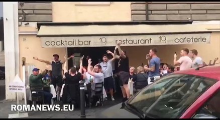 Piazza del Popolo, i cori dei tifosi del Liverpool