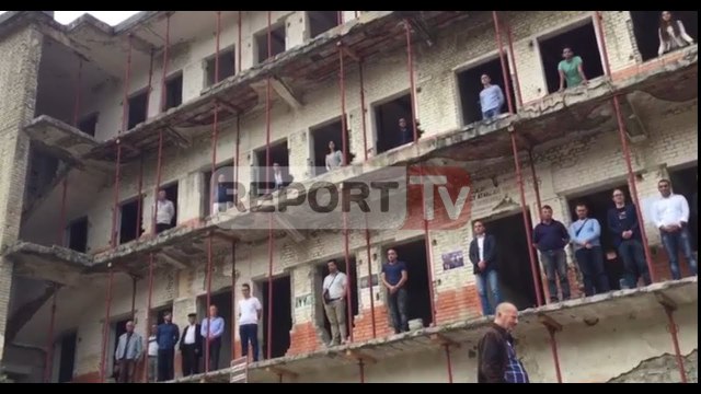 Report TV - Ish-të përndjekurit protestë në Spaç kundër Ruçit dhe Xhafajt