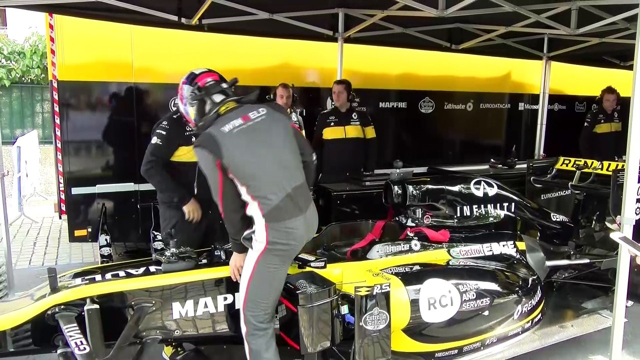 François Puentes, chargé du service marketing pour Renault Sport