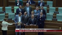 Haradinaj merr zyrtarisht detyrën si kryeministër - News, Lajme - Vizion Plus