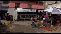 Report TV - Tregu ushqimor në Shkodër mes baltës dhe pluhurit, asnjë investim