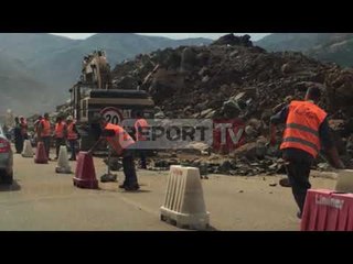 Report T - Bllokohet “Rruga e Kombit”, shkak punimet për vendosjen e trarëve