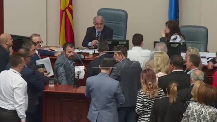 Ligji për gjuhët, tensione në seancën e Kuvendit