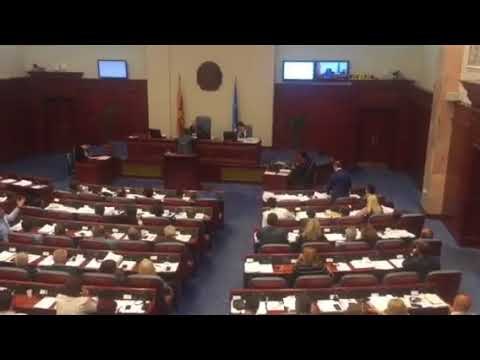 Tensione në Kuvend, VMRO kërkon pushim, Xhaferi nuk i lejon