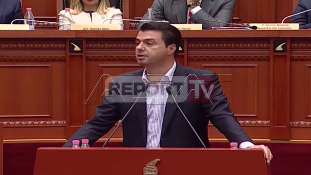 Албанија, Баша одби соработка со премиерот Еди Рама