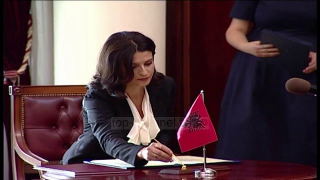 Qeveria betohet, shtrëngim duarsh Rama-Meta - Top Channel Albania - News - Lajme