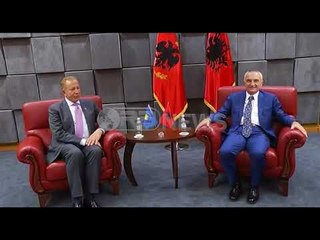 Ora News – Bushati: Shpejt mbledhja e qeverive Kosovë-Shqipëri, Pacolli: Në Korçë!