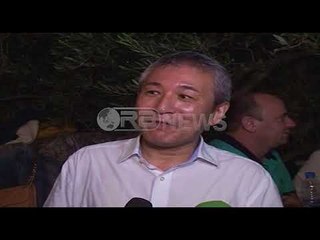 Ora News - Festa në Berat, edhe Eranda Libohova kërcen brenda fuçisë me rrush