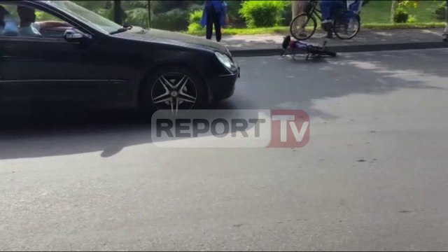 Report TV - Tiranë, makina tërheq zvarrë të miturin, largohet me shpejtësi