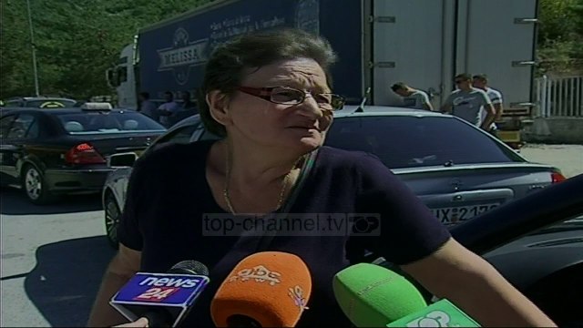 Radhë në Kapshticë, dogana greke punon me dy sportele - Top Channel Albania - News - Lajme