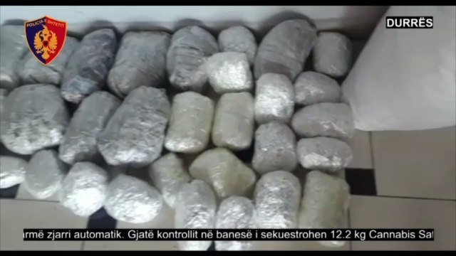 Report TV - Vlorë, sekuestrohen 66 kg kanabis, në pranga 48-vjeçari