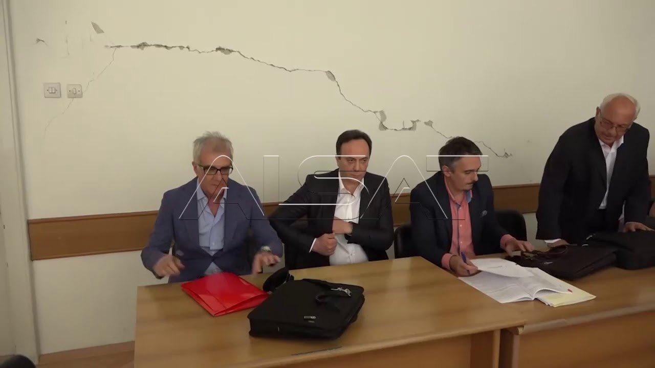 Груевски и Мијалков бараат да им се вратат патн...