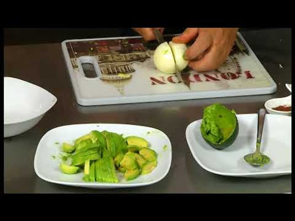 Receta juaj me shef Titin, “Pene me fileto pule dhe avokado”