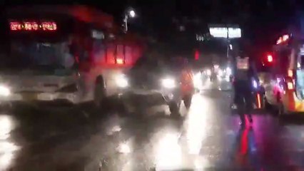 승합차가 버스 들이받아...1명 사망 / YTN